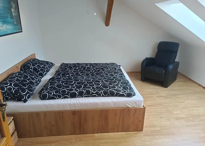 Konukevi V Podkrovi 3*